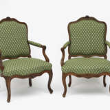 A pair of fauteuils - photo 1