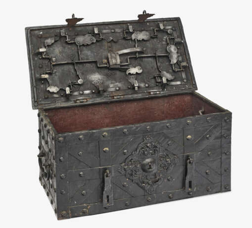 An iron chest - фото 2