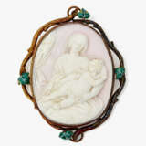 A brooch with a cameo from a conch's shell - фото 1