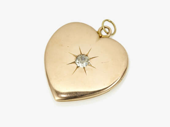 A heart locket with an old brilliant cut diamond - фото 1