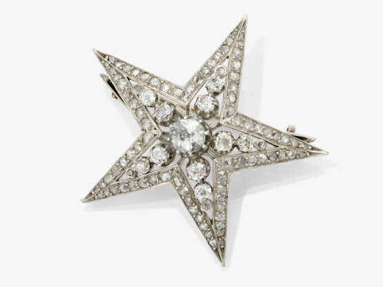 A star brooch with diamonds - фото 1