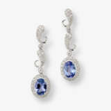 A pair of stud earrings decorated with brilliant cut diamonds and tanzanites - Foto 1