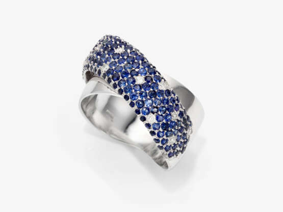 A ring with brilliant cut diamonds and sapphires - photo 1