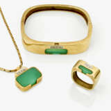 A parure consisting of: necklace, bracelet and ring with chrysoprase and diamonds - Foto 1