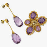 A brooch and pair of drop earrings with amethysts and cultured pearls - photo 1