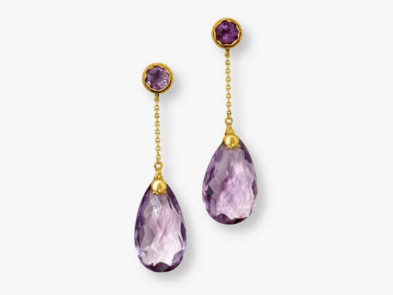 A brooch and pair of drop earrings with amethysts and cultured pearls - фото 2