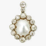 A pendant with a large cultured pearl and diamonds - фото 2