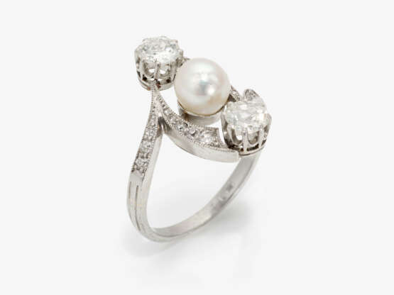A ring with old brilliant cut diamonds and a cultured pearl - Foto 1