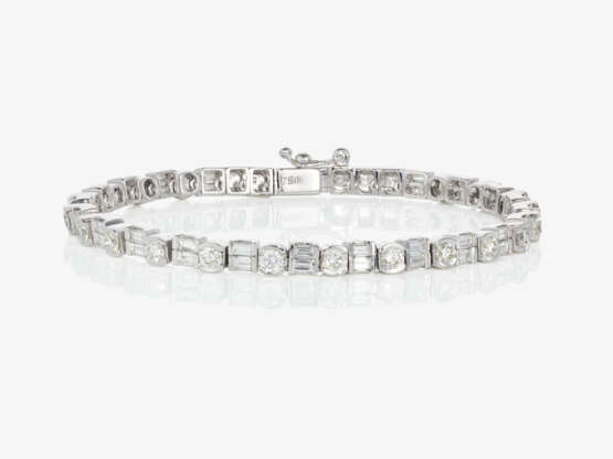 A Rivière bracelet decorated with brilliant- and baguette-cut diamonds - фото 1