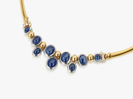 A necklace with sapphire cabochons and brilliant cut diamonds - фото 1