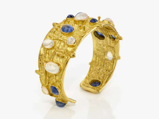 A bangle with sapphires and moonstones - photo 1