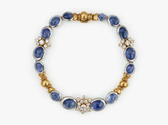 A parure consisting of: bracelet, pair of ear clips, ring with brilliant cut diamonds and sapphire cabochons - photo 3