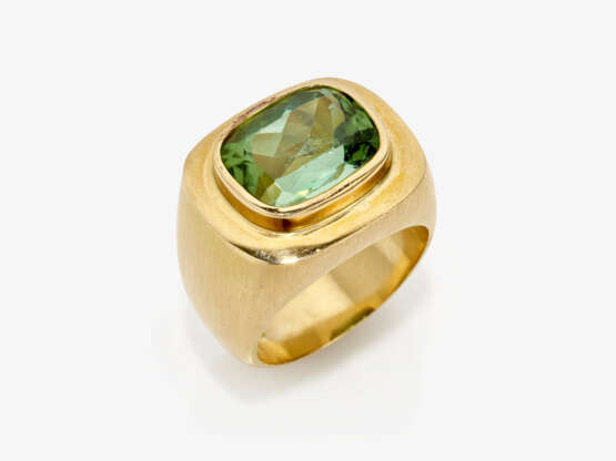 A green tourmaline ring - photo 1