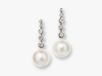 A pair of drop earrings with brilliant cut diamonds and cultured South Sea pearls