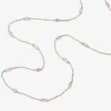 A delicate long link necklace decorated with brilliant cut diamonds - фото 1