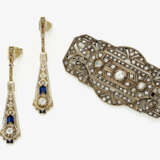 A brooch and pair of diamond drop earrings - photo 1