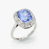 A historical entourage ring decorated with a sapphire and diamonds - Foto 1