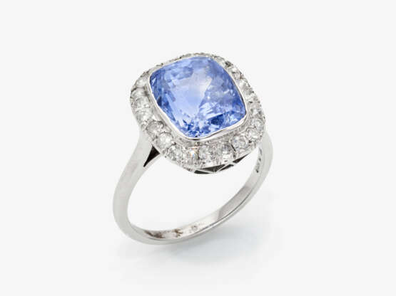A historical entourage ring decorated with a sapphire and diamonds - photo 1