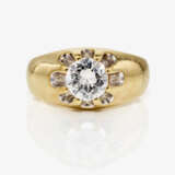 A ring with a brilliant cut diamond - photo 2