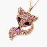 A ''fox head'' pendant necklace decorated with pink tourmalines and onyxes - Foto 1