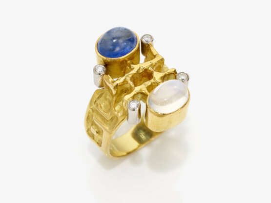 A sapphire and moonstone ring - Foto 1