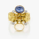 A sapphire and moonstone ring - фото 2