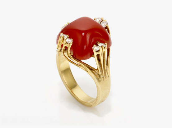 A ring with a carnelian and brilliant cut diamonds - фото 1