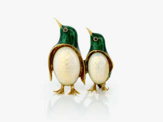 A penguin couple brooch decorated with coloured translucent enamel