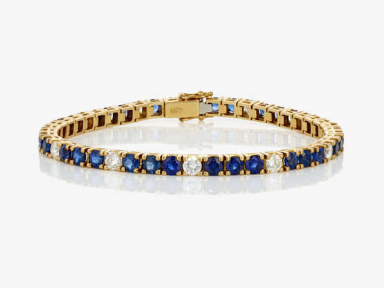 A bracelet with sapphires and brilliant cut diamonds - photo 1