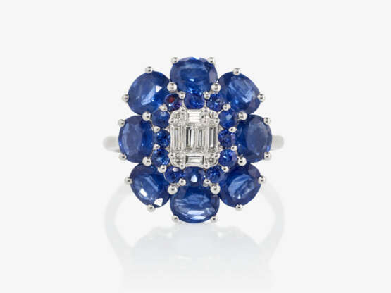 An Entourage ring decorated with sapphires and diamonds - фото 2