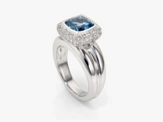 A cocktail ring decorated with an aquamarine and brilliant cut diamonds