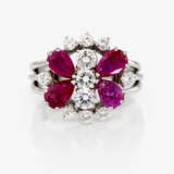 A unique cocktail ring decorated with rubies and brilliant cut diamonds - Foto 2