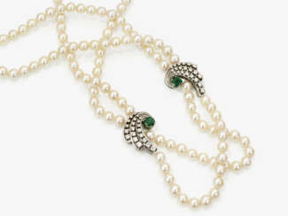 A cultured pearl necklace with emeralds
