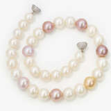 A cultured pearl necklace with Ming pearls - фото 1
