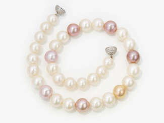 A cultured pearl necklace with Ming pearls
