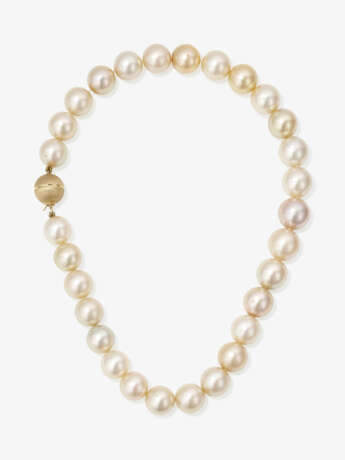 A champagne-coloured South Sea cultured pearl necklace - фото 2