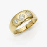 A band ring with brilliant cut diamonds - фото 1