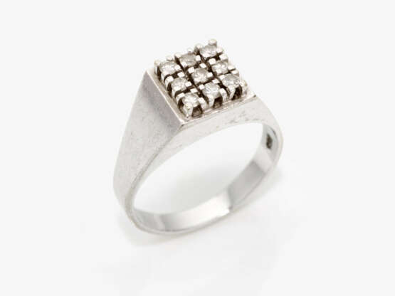 A ring with brilliant cut diamonds - Foto 1