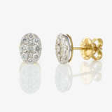 A pair of stud earrings decorated with brilliant- and princess-cut diamonds - фото 1