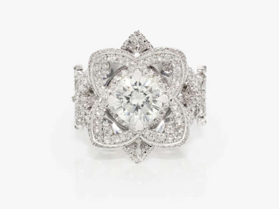 A magnificent floral cocktail ring ''lotus flower'' decorated with brilliant cut diamonds - photo 2