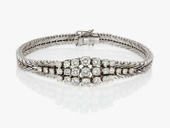 A cocktail bracelet decorated with brilliant cut diamonds - фото 1