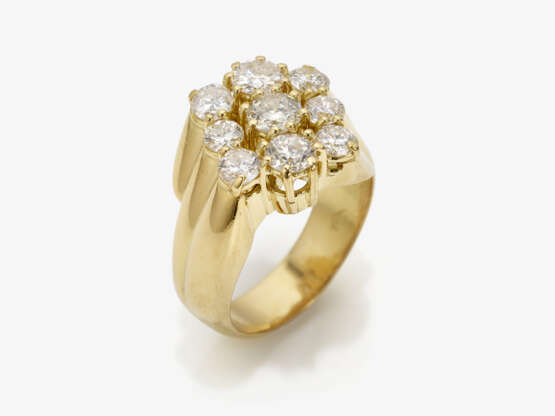A historical cocktail ring decorated with brilliant cut diamonds - photo 1