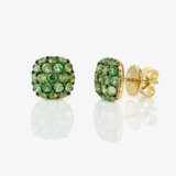 A pair of stud earrings decorated with tsavorites - фото 1
