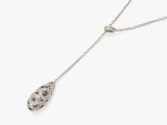 A pendant necklace decorated with brilliant cut diamonds - фото 1