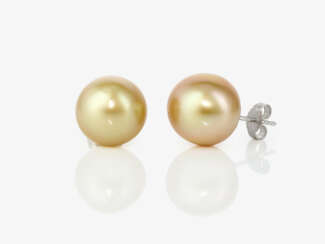 A pair of fine gold-coloured stud earrings with Indonesian cultured pearls