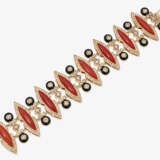 A bracelet with brilliant cut diamonds, corals and onyxes - Foto 2