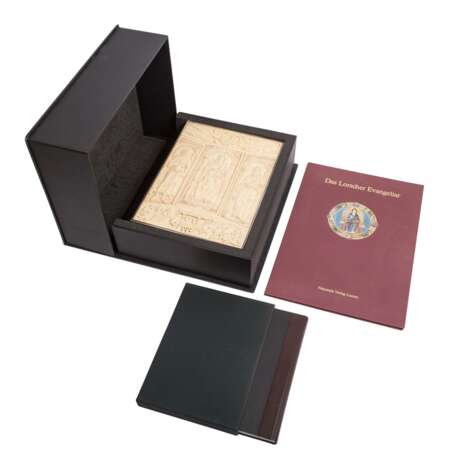 "Das Lorscher Evangeliar" Faksimile-Edition der mittelalterlichen Prachthandschrift - - фото 1
