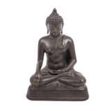 Bronze des sitzenden Buddha. THAILAND, wohl 19. Jh., - Foto 1