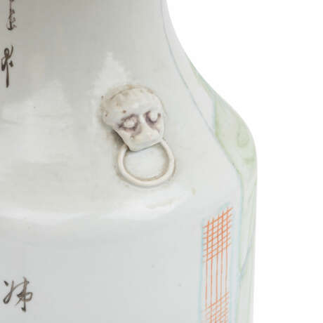 Vase aus Porzellan. CHINA, 19. Jh., als Lampe montiert, - photo 4