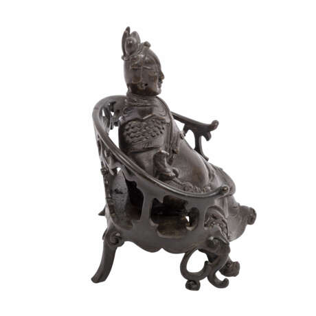 Sitzender Himmelsbeamter aus Bronze. CHINA, Qing-Dynastie (1644-1912). - Foto 2